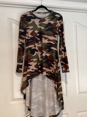 Jan Ping Women High Low Camouflage Top, Size  Small, Color Green Multi Color